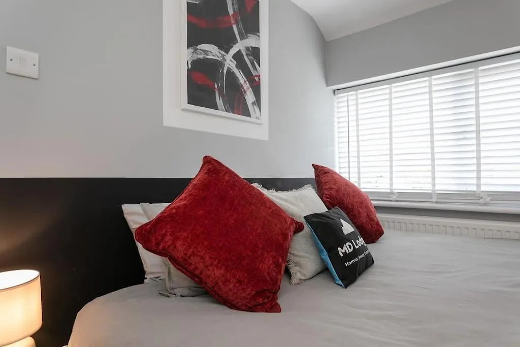 *Contractors, Holidays, Races, 25% Off Long Stays* Cheltenham 0*,  United Kingdom