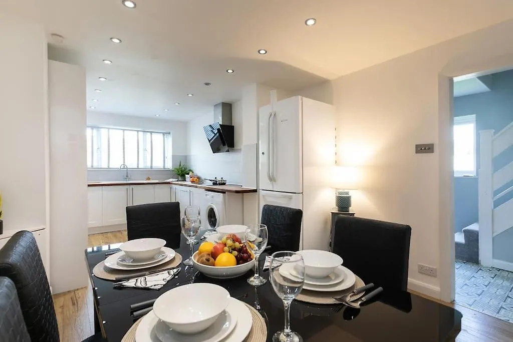 Holiday home *Contractors, Holidays, Races, 25% Off Long Stays* Cheltenham